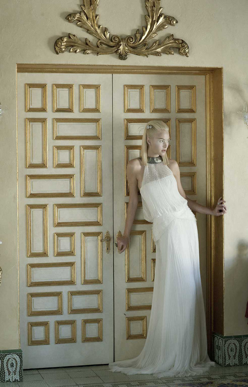 C- 2011 - Vivienne Mackinder - Lady Of The Manor - 0002
