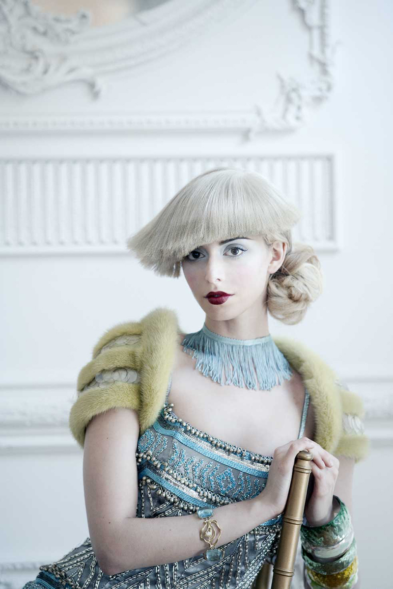C- 2011 - Vivienne Mackinder - Lady Of The Manor - 0004