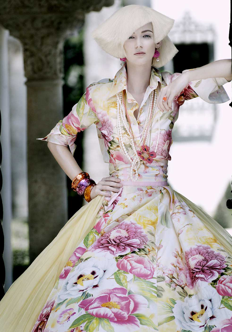 C- 2011 - Vivienne Mackinder - Lady Of The Manor - 0020